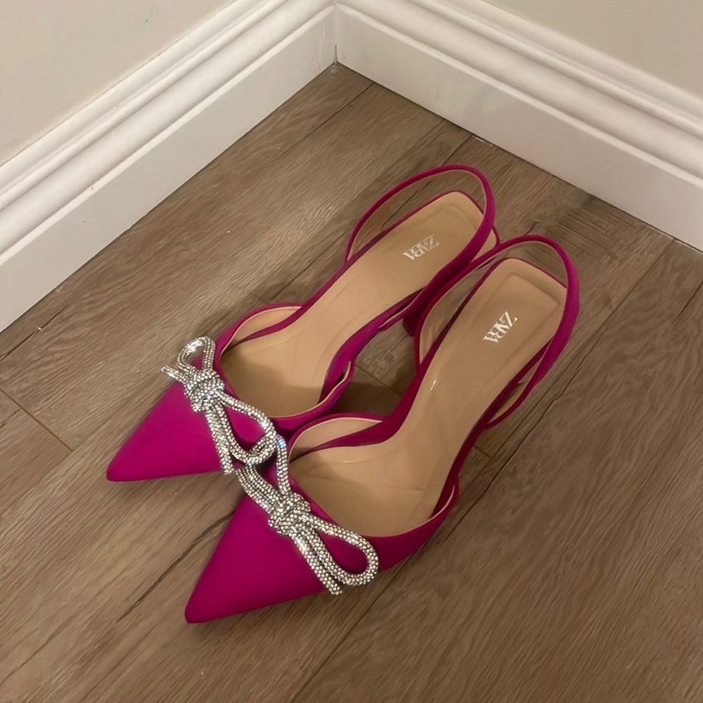 Zara Pink Pumps w/ studded bow!! Size 8!!